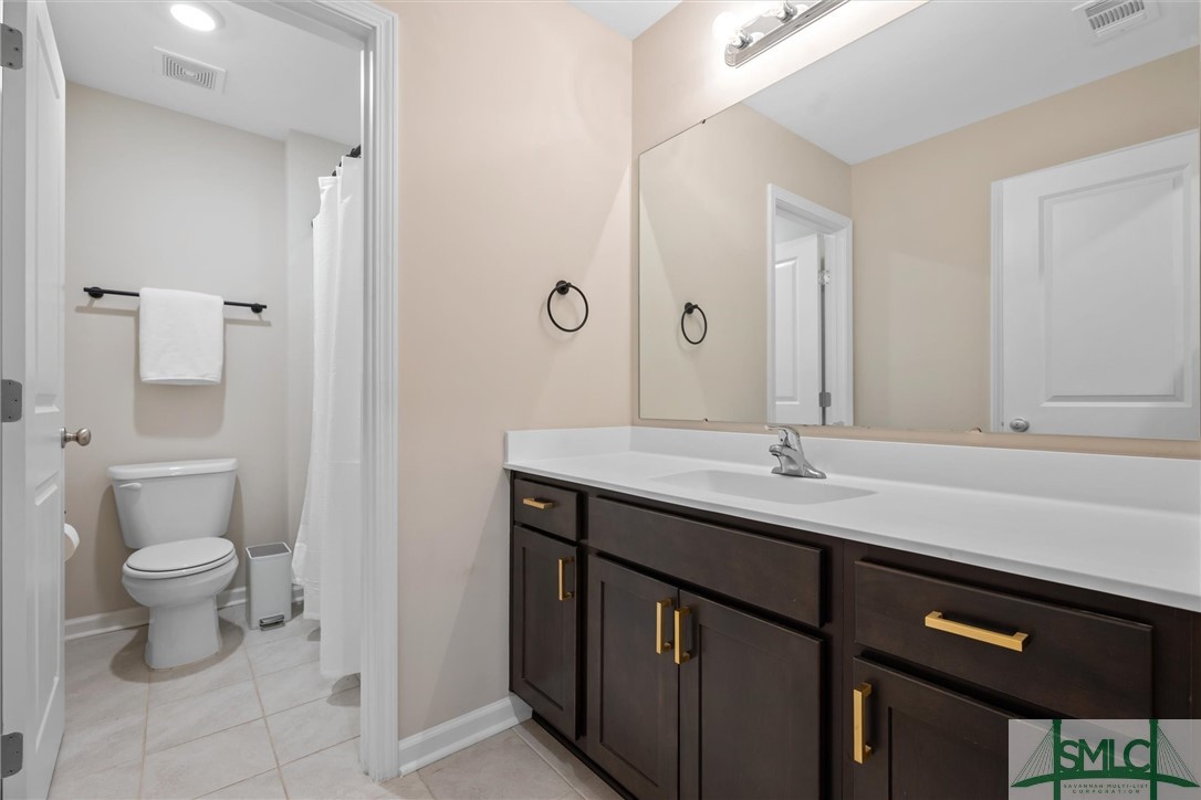 138 Whitehaven Road Savannah, GA 31407 - Photo 20 of 37 Second full bath with large vanity.