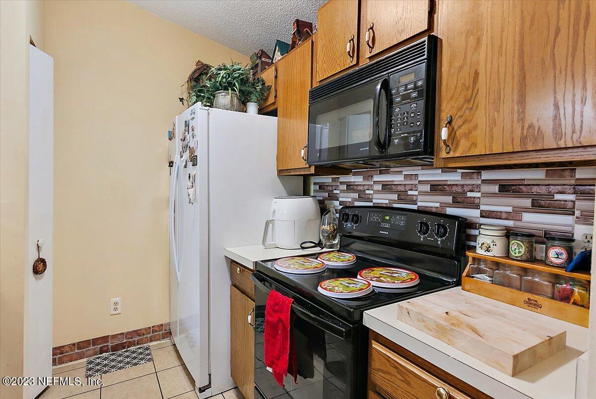 3270 Ricky Drive, Unit 2202 Jacksonville, FL 32223 - Photo 7 of 16 07-Kitchen