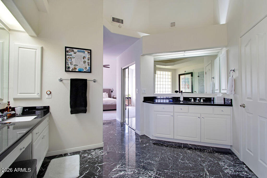 2137 East Rancho Drive Phoenix, AZ 85016 - Photo 20 of 33 MasterBathRm_2414