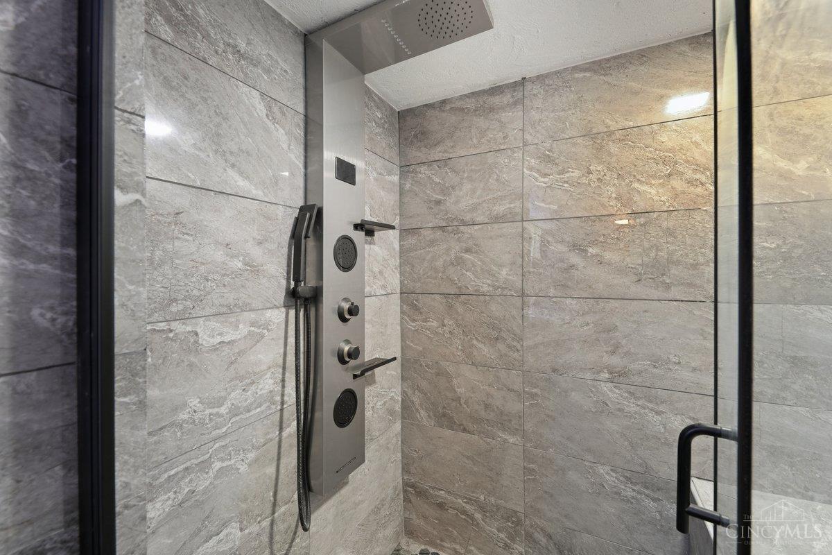 5816 Argus Road Cincinnati, OH 45224 - Photo 11 of 20 Gallery Image 11