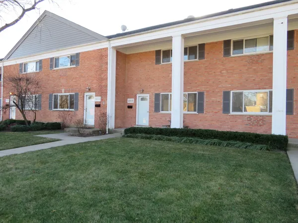 a view front of house with a yard