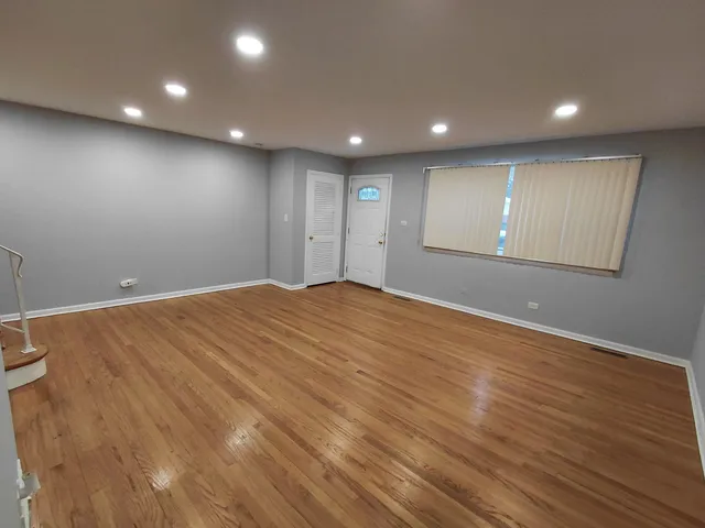 $2,500 | 2021 Walters Avenue, Northbrook, IL 60062