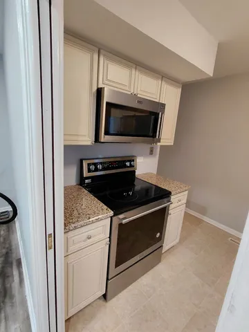 $2,500 | 2021 Walters Avenue, Northbrook, IL 60062