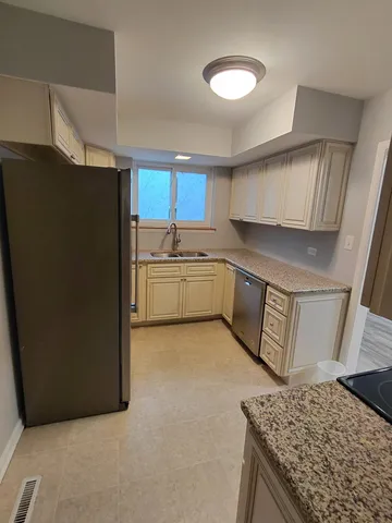 $2,500 | 2021 Walters Avenue, Northbrook, IL 60062