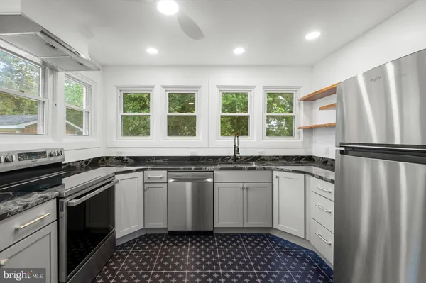 $1,395 | 422 West Clifford Street, Unit 4, Winchester, VA 22601