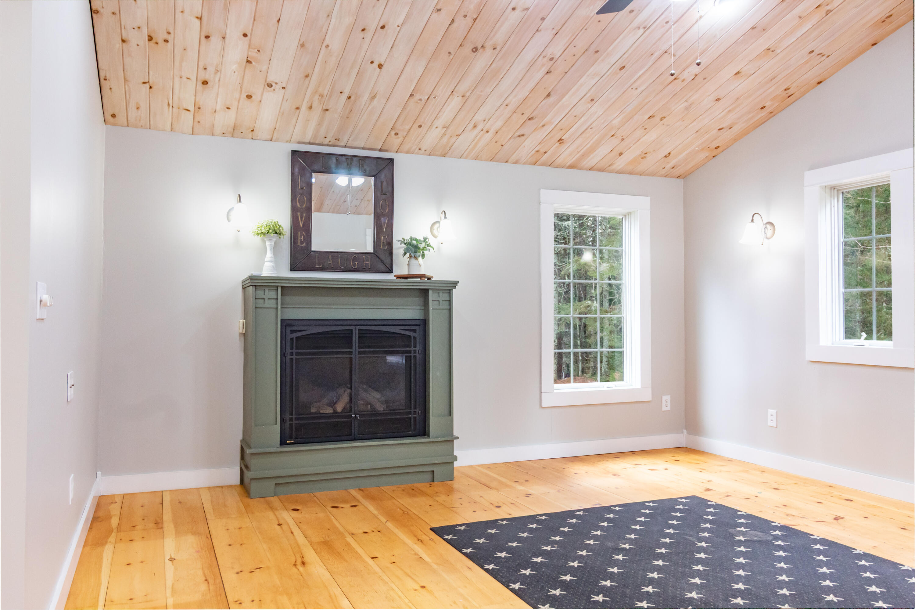 392 Bay Road Brooklin, ME 04616 - Photo 28 of 48 Great Room