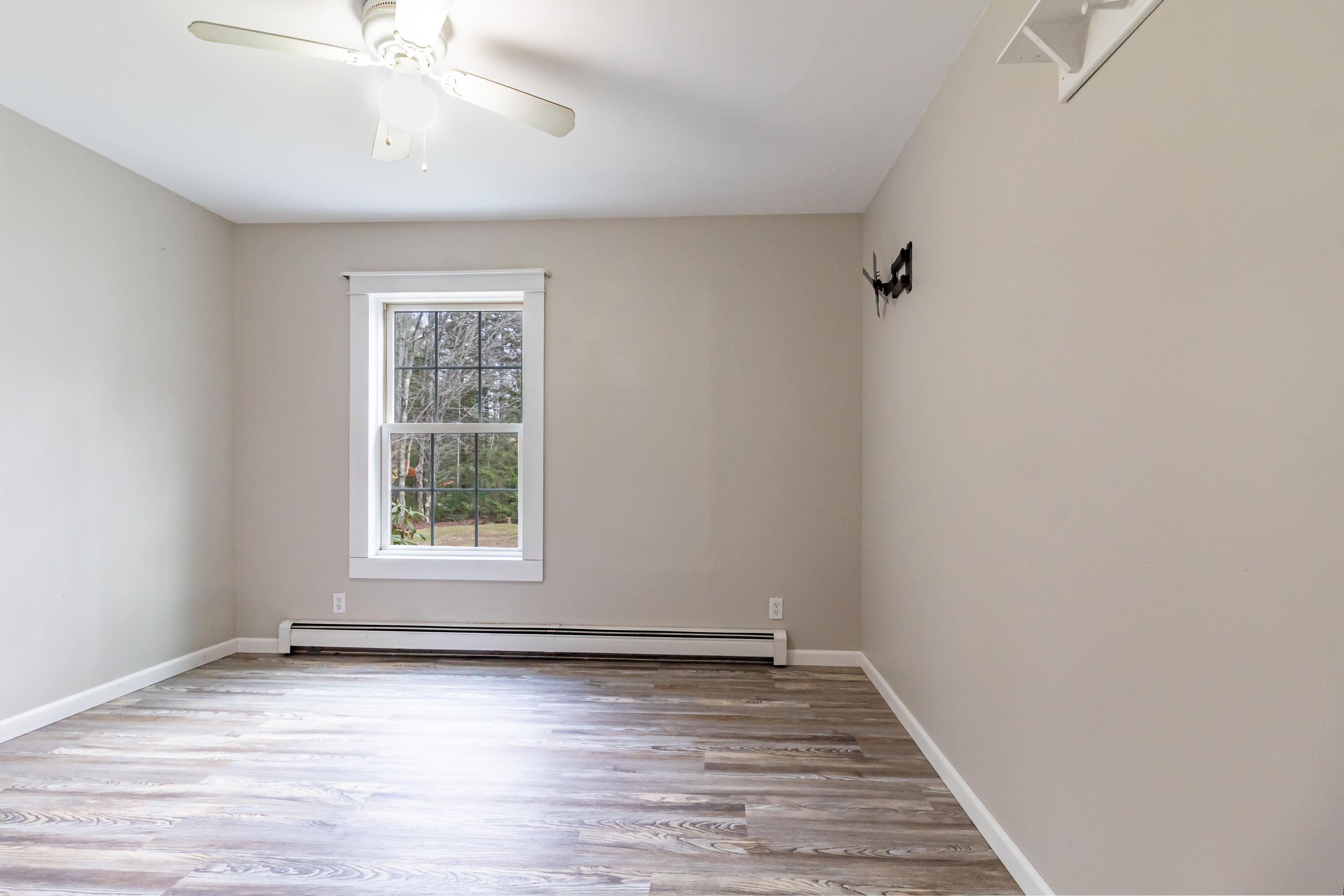 392 Bay Road Brooklin, ME 04616 - Photo 43 of 48 Bedroom 3