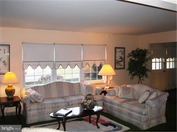 290 Beaver Road Southampton, PA 18966 - Photo 3 of 23 Gallery Image 3