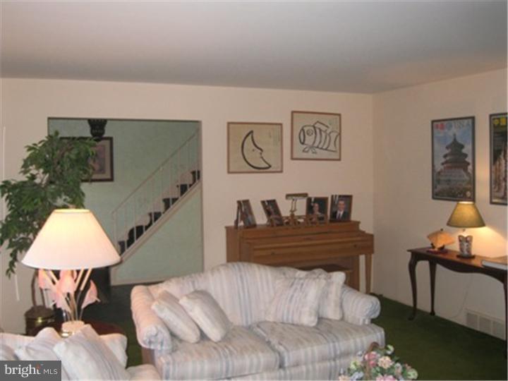 290 Beaver Road Southampton, PA 18966 - Photo 4 of 23 Gallery Image 4