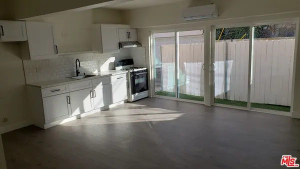 $2,000 | 418 South Roxbury Drive, Unit 1/2, Beverly Hills, CA 90212