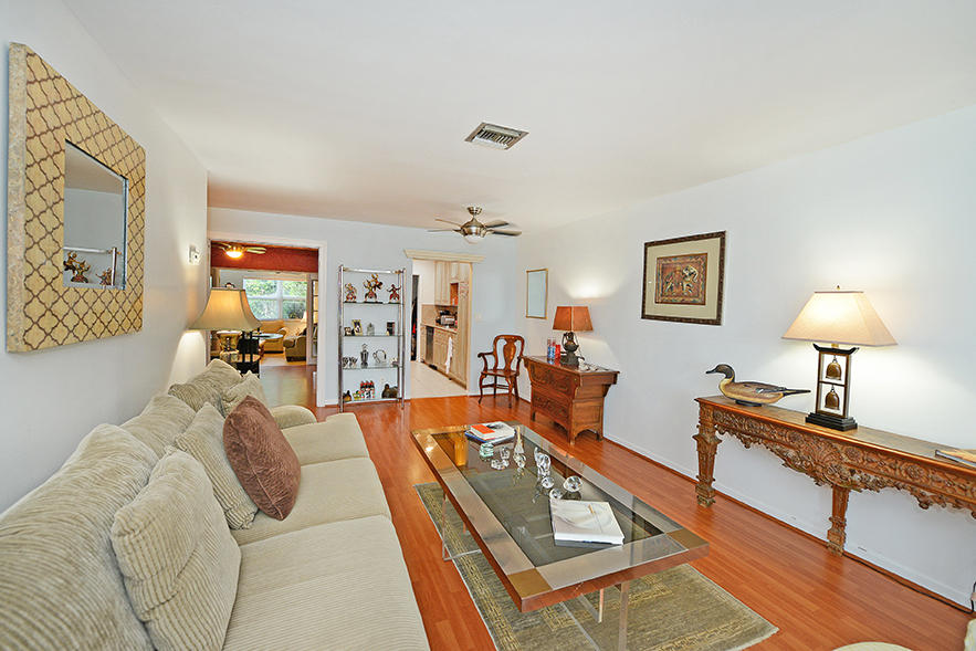6989 Tiburon Circle, Unit 116 Boca Raton, FL 33433 - Photo 7 of 31 Living Room