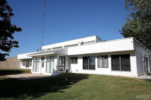 $425,000 | 1429 North 700 Street, Vandalia, IL 62471