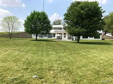 $425,000 | 1429 North 700 Street, Vandalia, IL 62471