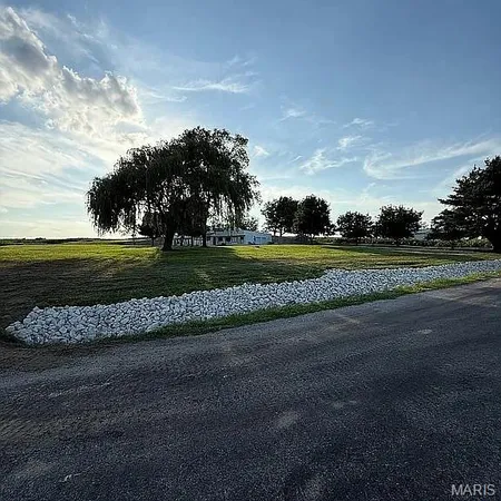 $425,000 | 1429 North 700 Street, Vandalia, IL 62471