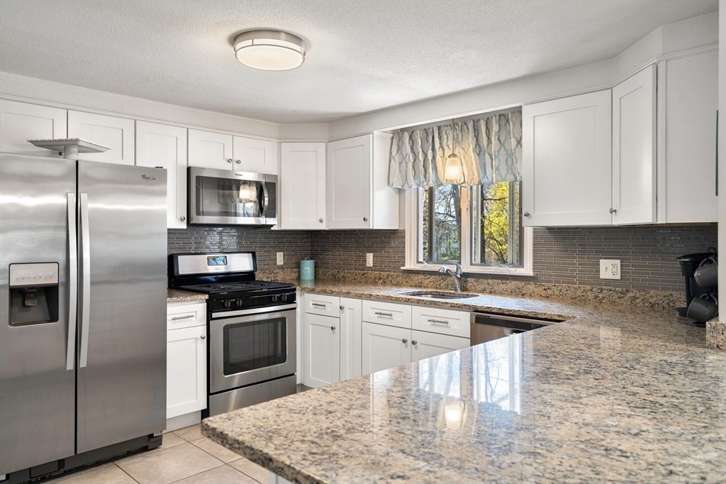 499 Waverly Road North Andover, MA 01845 - Photo 3 of 29 Gallery Image 3