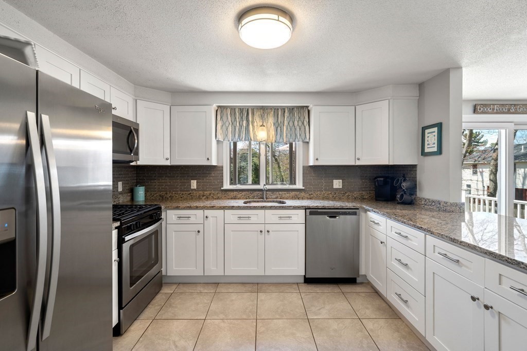 499 Waverly Road North Andover, MA 01845 - Photo 5 of 29 Gallery Image 5