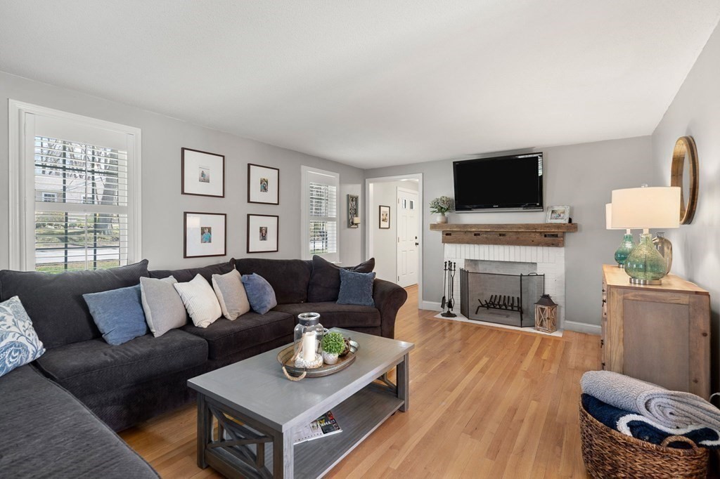 499 Waverly Road North Andover, MA 01845 - Photo 9 of 29 Gallery Image 9