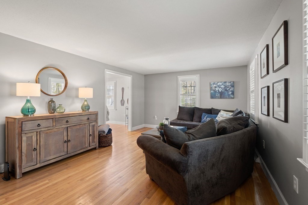 499 Waverly Road North Andover, MA 01845 - Photo 10 of 29 Gallery Image 10