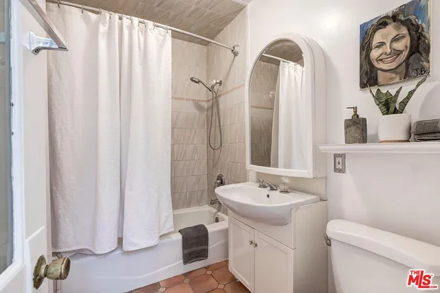 $899,000 | 2427 North Gower Street, Los Angeles, CA 90068