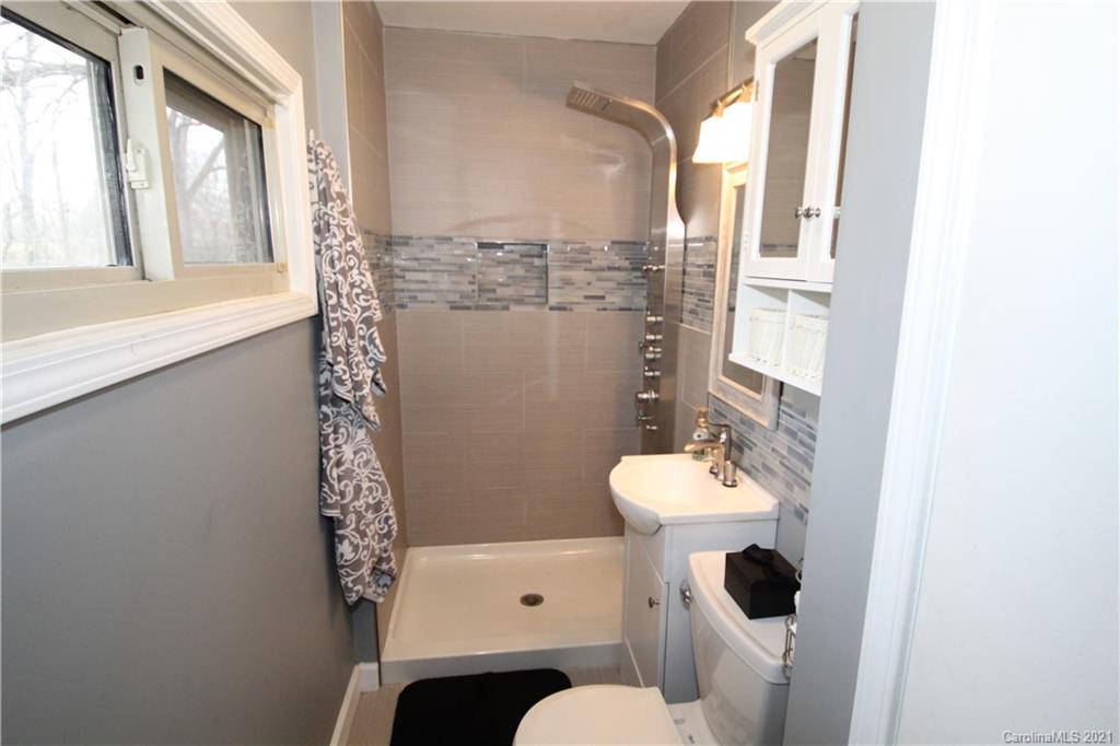 218 Kimmswick Road Charlotte, NC 28214 - Photo 12 of 32 Gallery Image 12