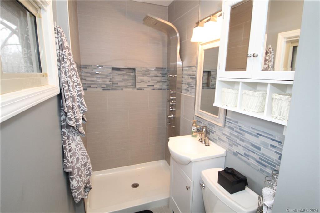 218 Kimmswick Road Charlotte, NC 28214 - Photo 13 of 32 Gallery Image 13