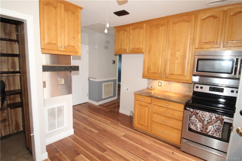 218 Kimmswick Road Charlotte, NC 28214 - Photo 7 of 32 Gallery Image 7