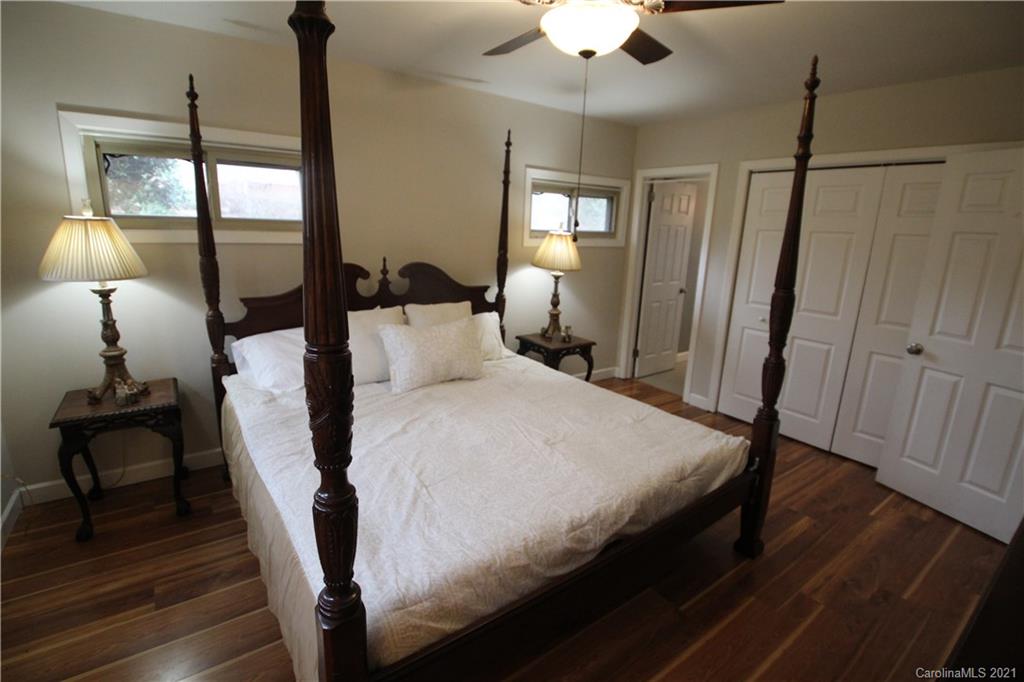 218 Kimmswick Road Charlotte, NC 28214 - Photo 10 of 32 Gallery Image 10