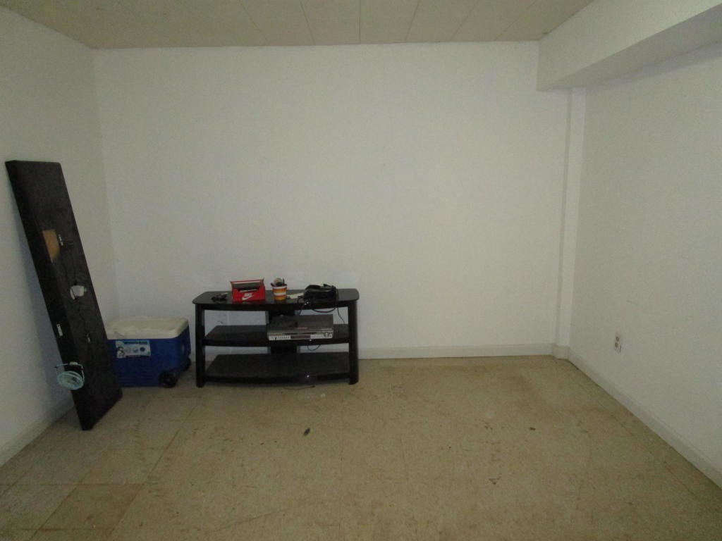 303 Walnut Valley Road Clinton, TN 37716 - Photo 18 of 19 a room with furniture and a piano