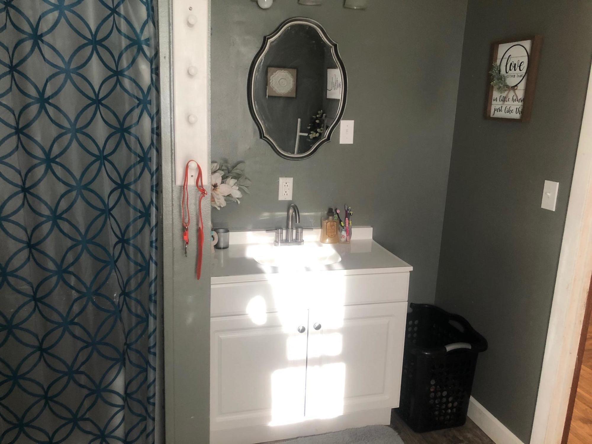 105-107 Sims Hill Road Elizabethton, TN 37643 - Photo 11 of 16 Bathroom