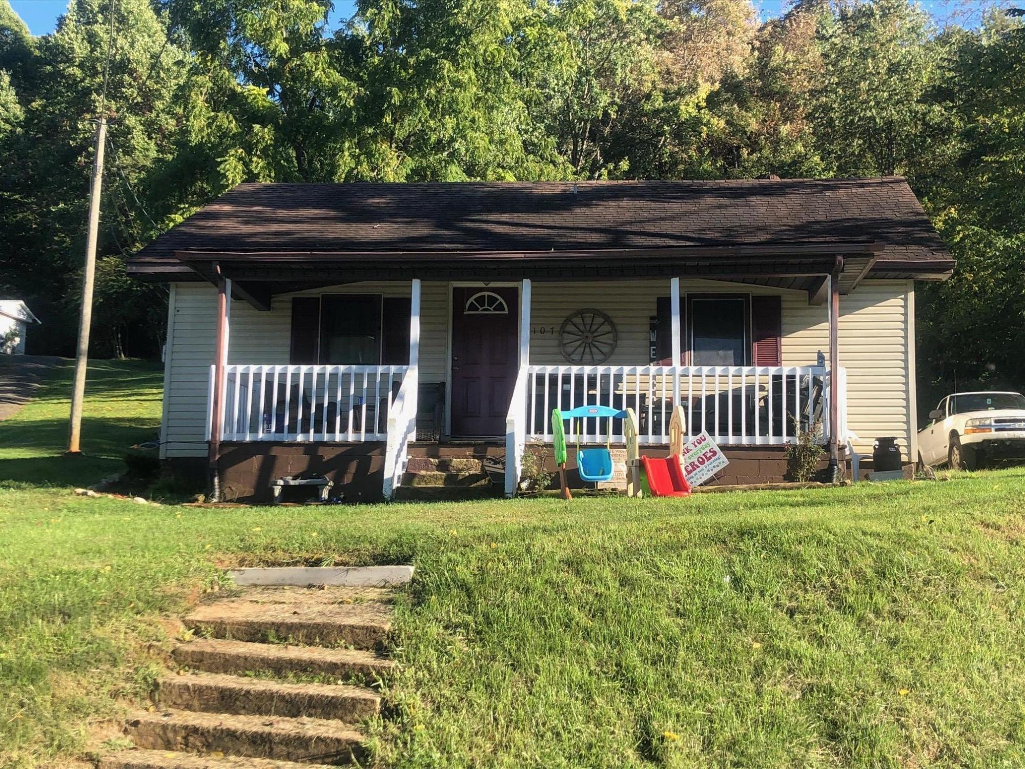 105-107 Sims Hill Road Elizabethton, TN 37643 - Photo 3 of 16 Front