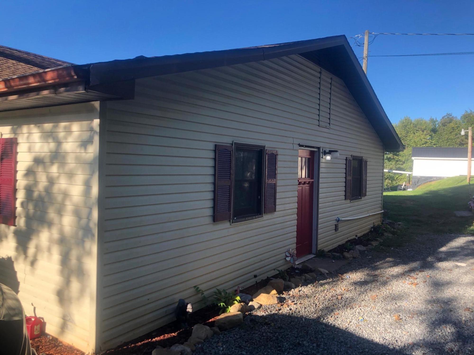 105-107 Sims Hill Road Elizabethton, TN 37643 - Photo 4 of 16 Back