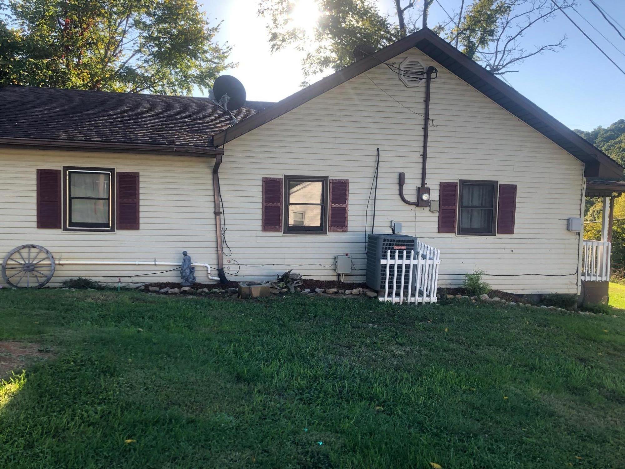 105-107 Sims Hill Road Elizabethton, TN 37643 - Photo 5 of 16 Side view