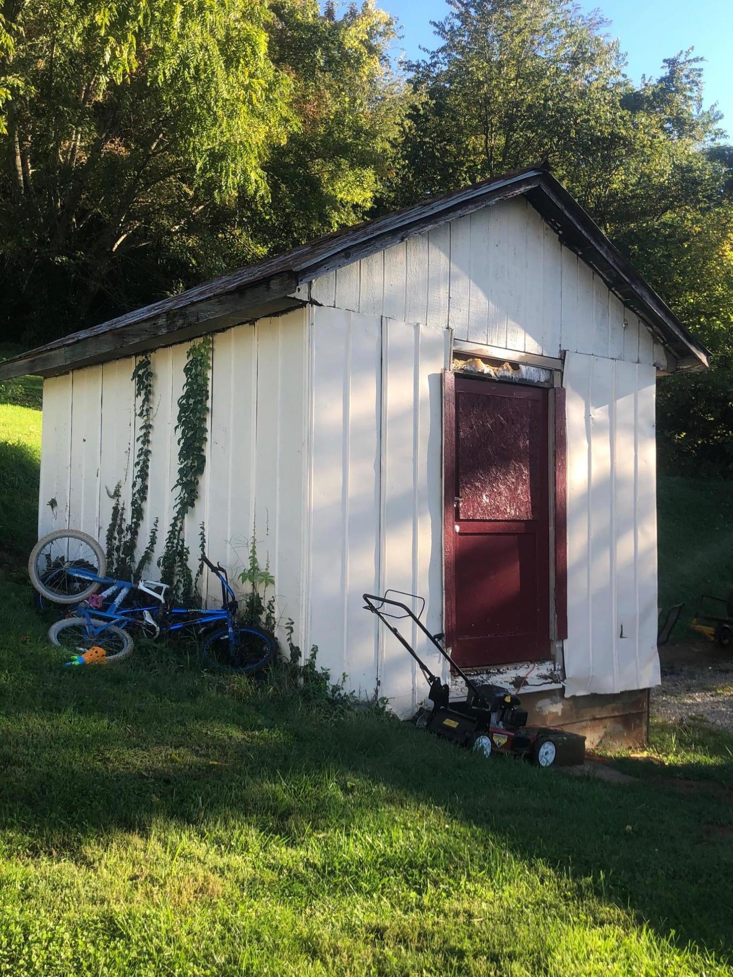 105-107 Sims Hill Road Elizabethton, TN 37643 - Photo 6 of 16 Storage shed