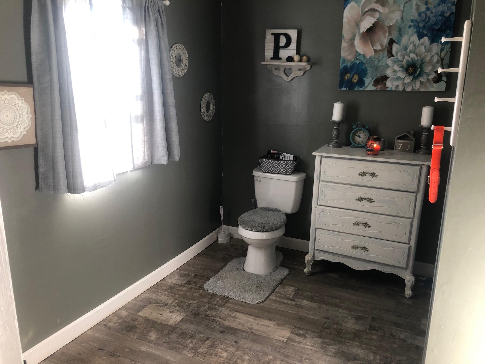 105-107 Sims Hill Road Elizabethton, TN 37643 - Photo 10 of 16 Bathroom
