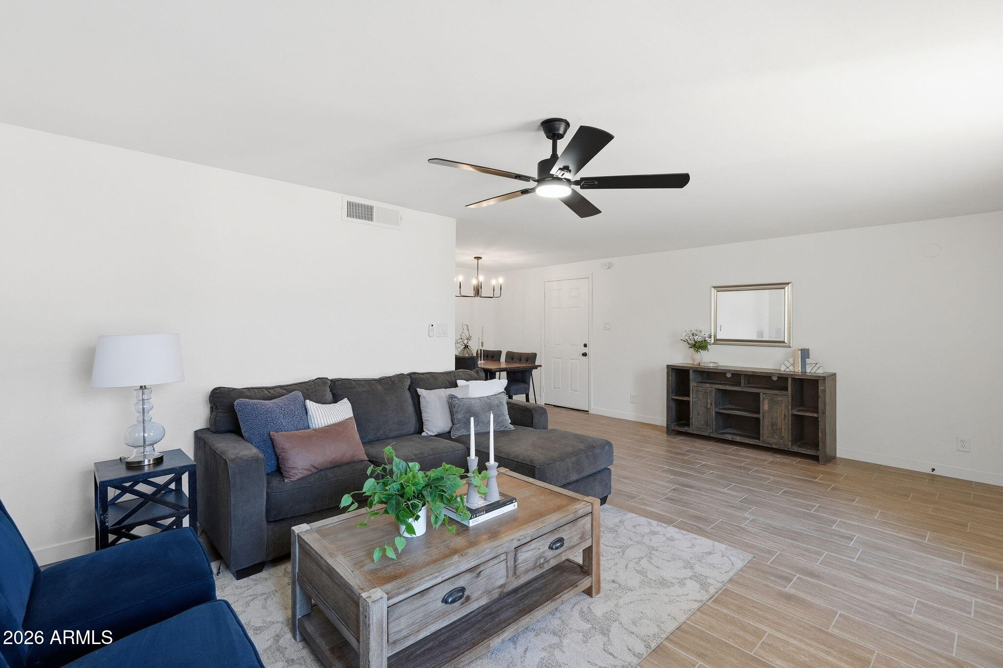 720 East Dobbins Road Phoenix, AZ 85042 - Photo 7 of 34 Living Room