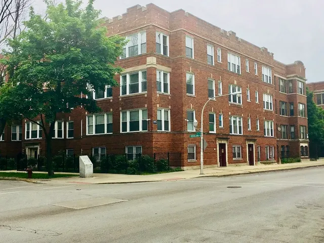 $149,900 | 1725 East 67th Street, Unit 1F, Chicago, IL 60649