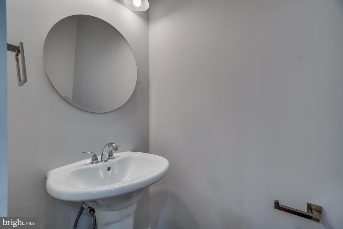 718 L Street Northeast Washington, DC 20002 - Photo 14 of 49 Gallery Image 14