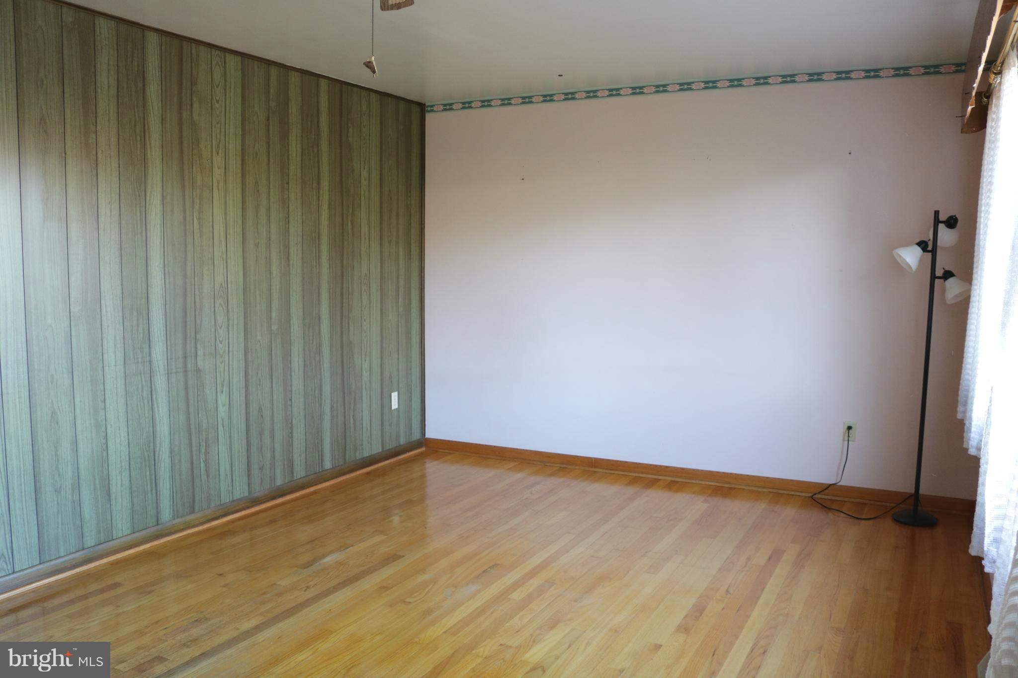 12034 St Paul Road Clear Spring, MD 21722 - Photo 10 of 32 Main level living room
