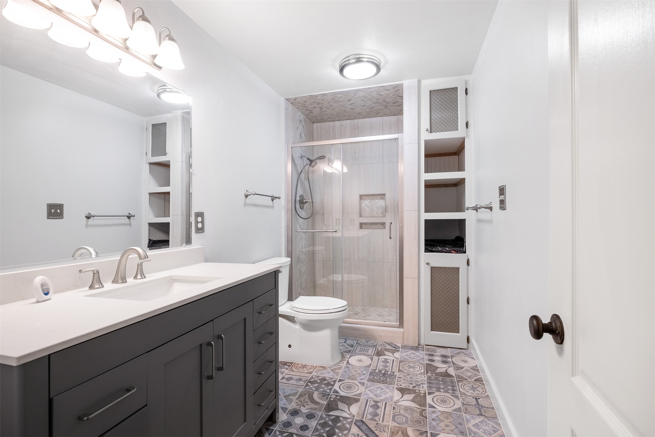 360 Sunset Ridge Drive Liberty Hill, TX 78642 - Photo 26 of 40 a bathroom with a sink a toilet a shower and a mirror