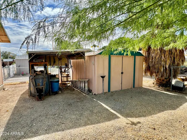 $165,000 | 71154 Highway 60, Wenden, AZ 85357