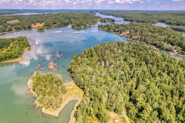 $995,000 | 44-4 Windrush Lane, Boothbay, ME 04537