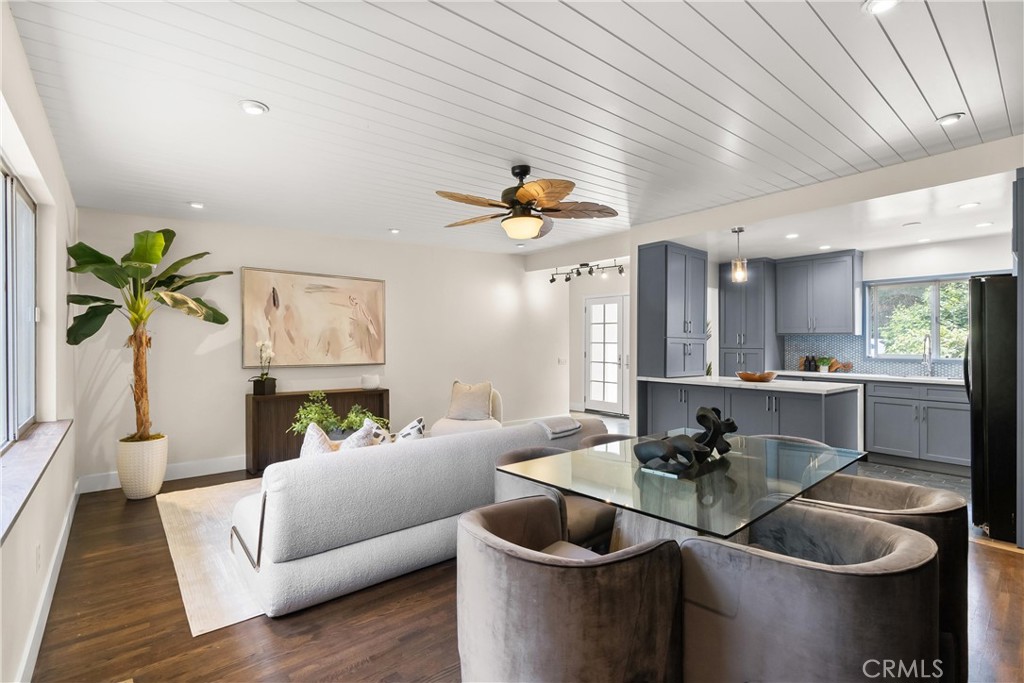 645 Griffith Way Laguna Beach, CA 92651 - Photo 34 of 46 a living room with furniture and a table