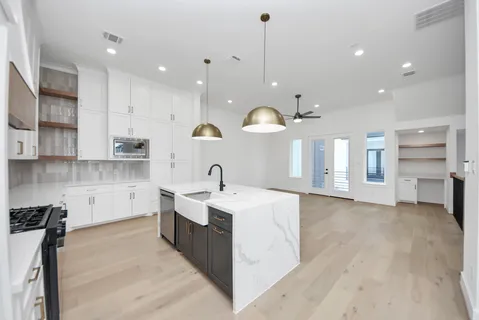 $575,000 | 923 Fisher Street, Unit A, Houston, TX 77018