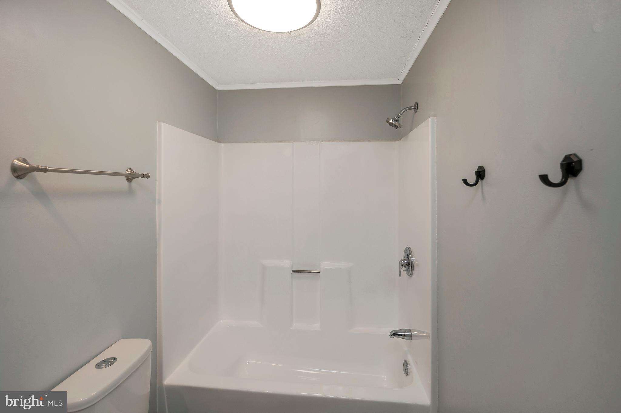 12402 Toll House Road Spotsylvania, VA 22551 - Photo 39 of 59 a bathroom with a bathtub