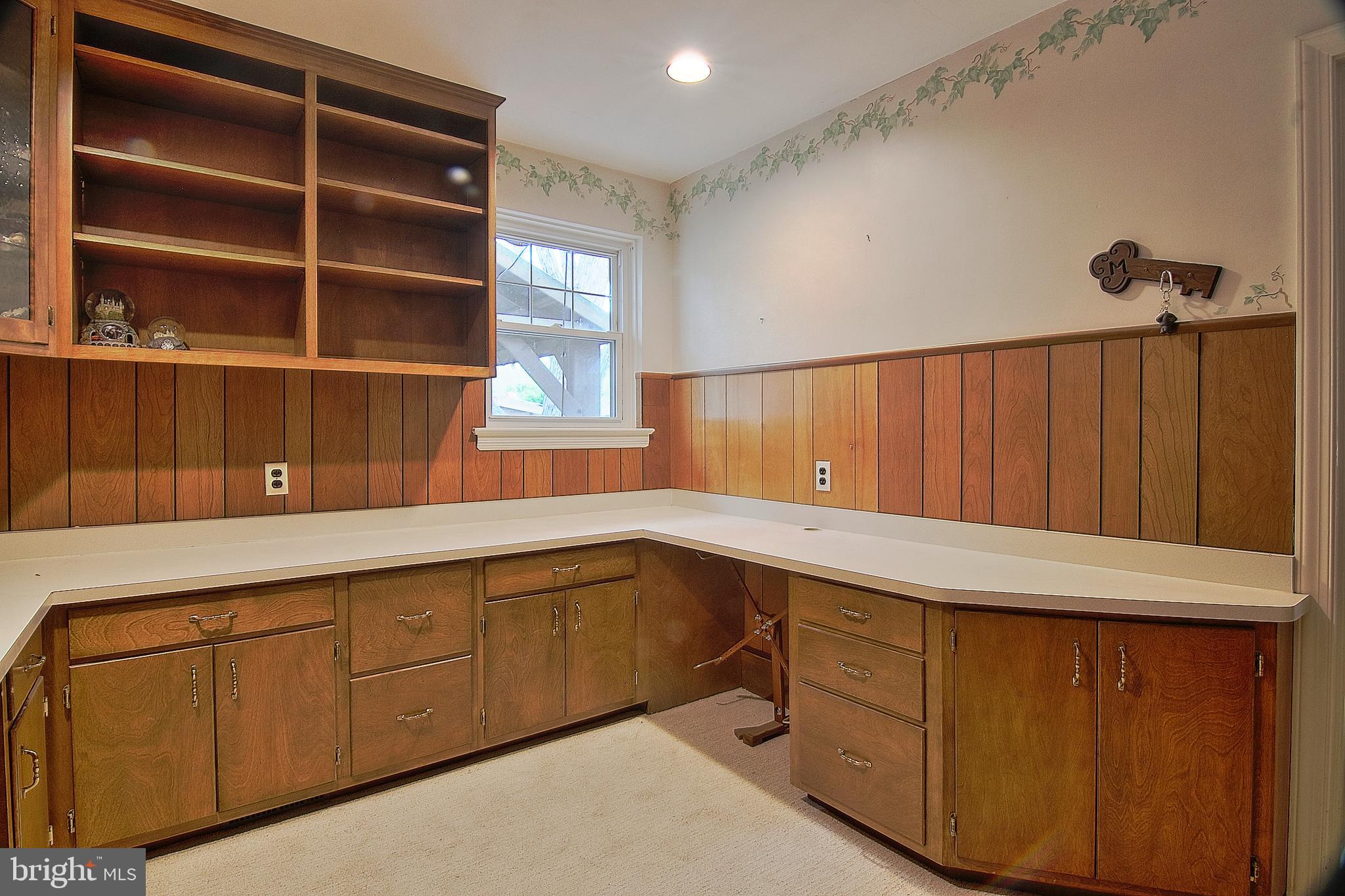 951 Grosstown Road Stowe, PA 19464 - Photo 17 of 34 Office w/Built-ins