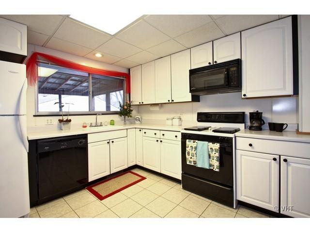12 Laurel Trail Wheeling, IL 60090 - Photo 4 of 11