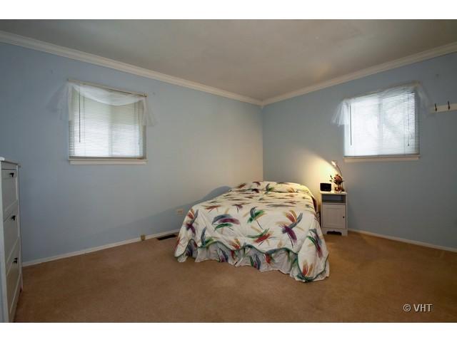 12 Laurel Trail Wheeling, IL 60090 - Photo 5 of 11