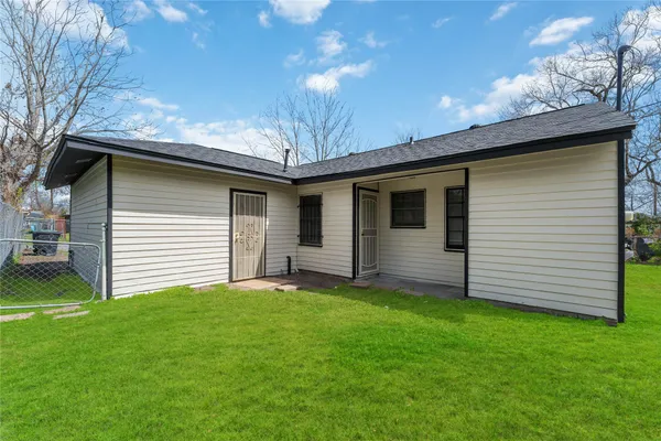 $1,400 | 4814 Burma Road, Houston, TX 77033