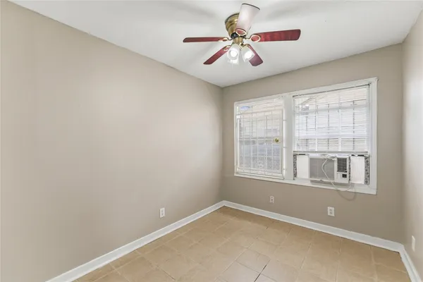 $1,400 | 4814 Burma Road, Houston, TX 77033