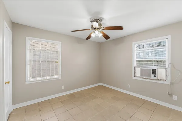 $1,400 | 4814 Burma Road, Houston, TX 77033
